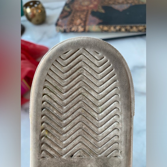 Want Les Essentiels Lalibela Leather sneakers lightly worn condition. Size 37 - Picture 9 of 12